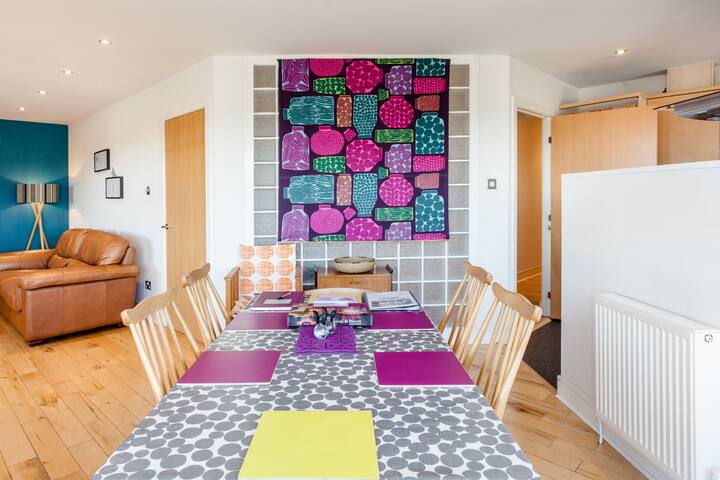 Stunning Penthouse, Free Parking! gallery image 3