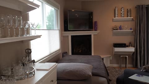 Top Airbnb: Private Luxury Studio with Parking and Laundry in Mar Vista