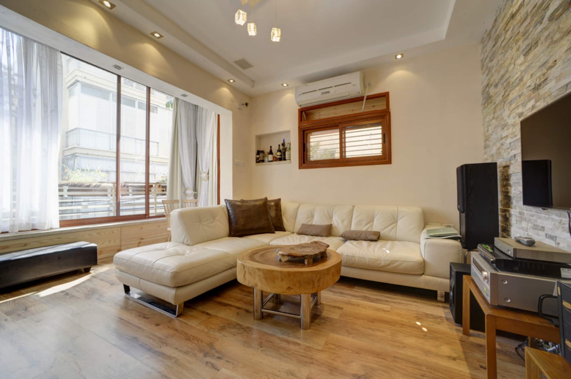 luxury bungalow DIZINGOF SOHO style