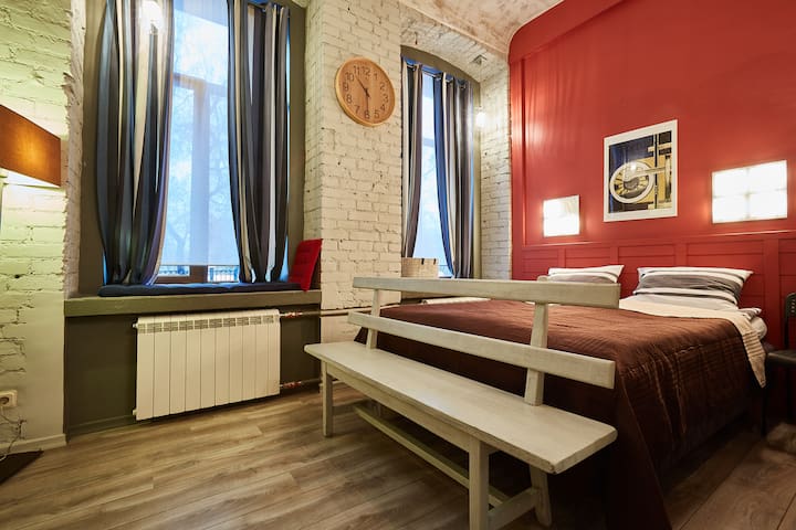 Mogol studio apartment in the very centre.