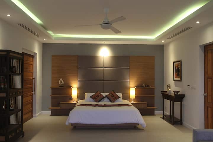Master Bedroom Suite w Walk in Closet and Bathroom w Sea View