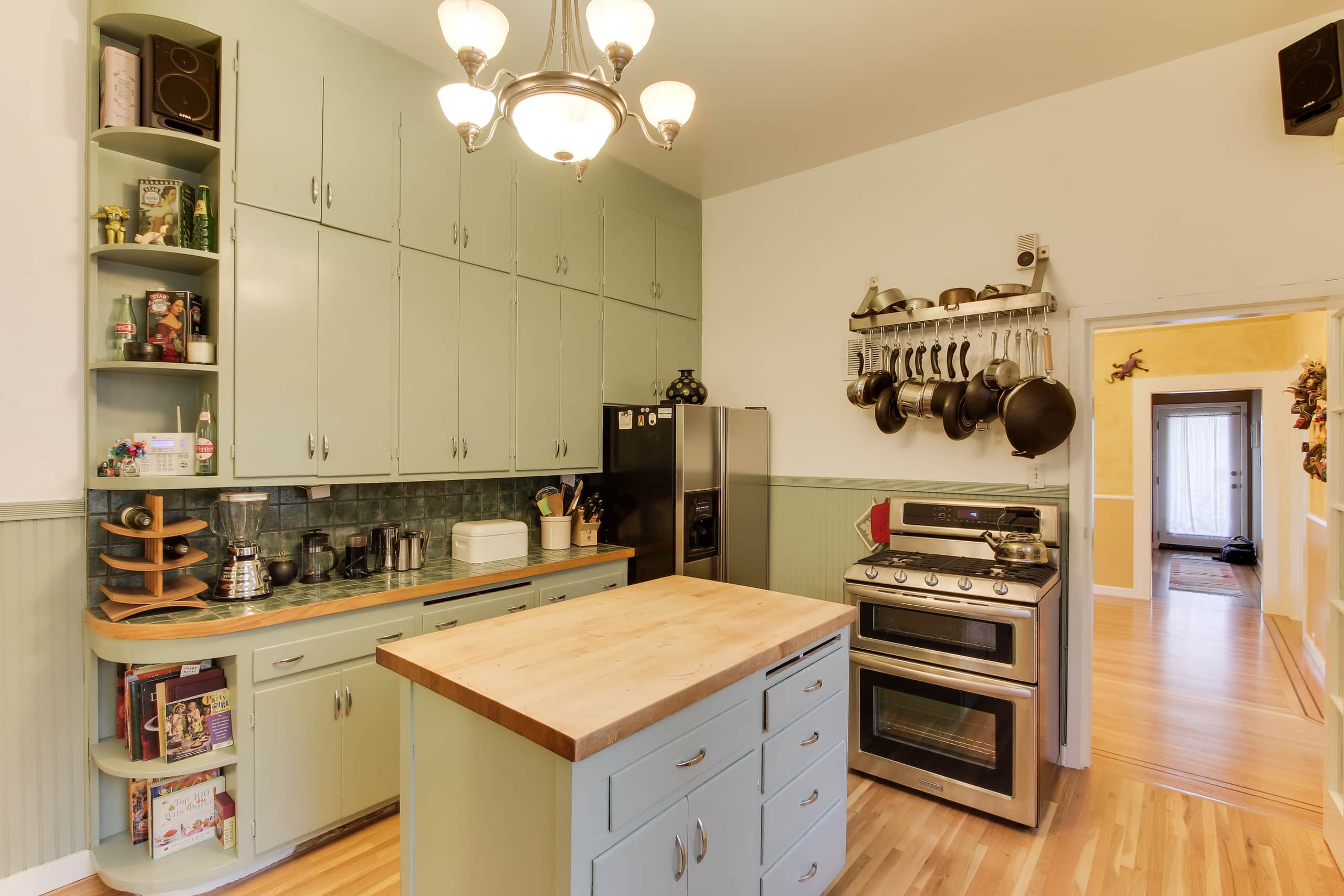 Home in San Francisco · ★4.86 · 3 bedrooms · 5 beds · 1.5 baths - Image 5