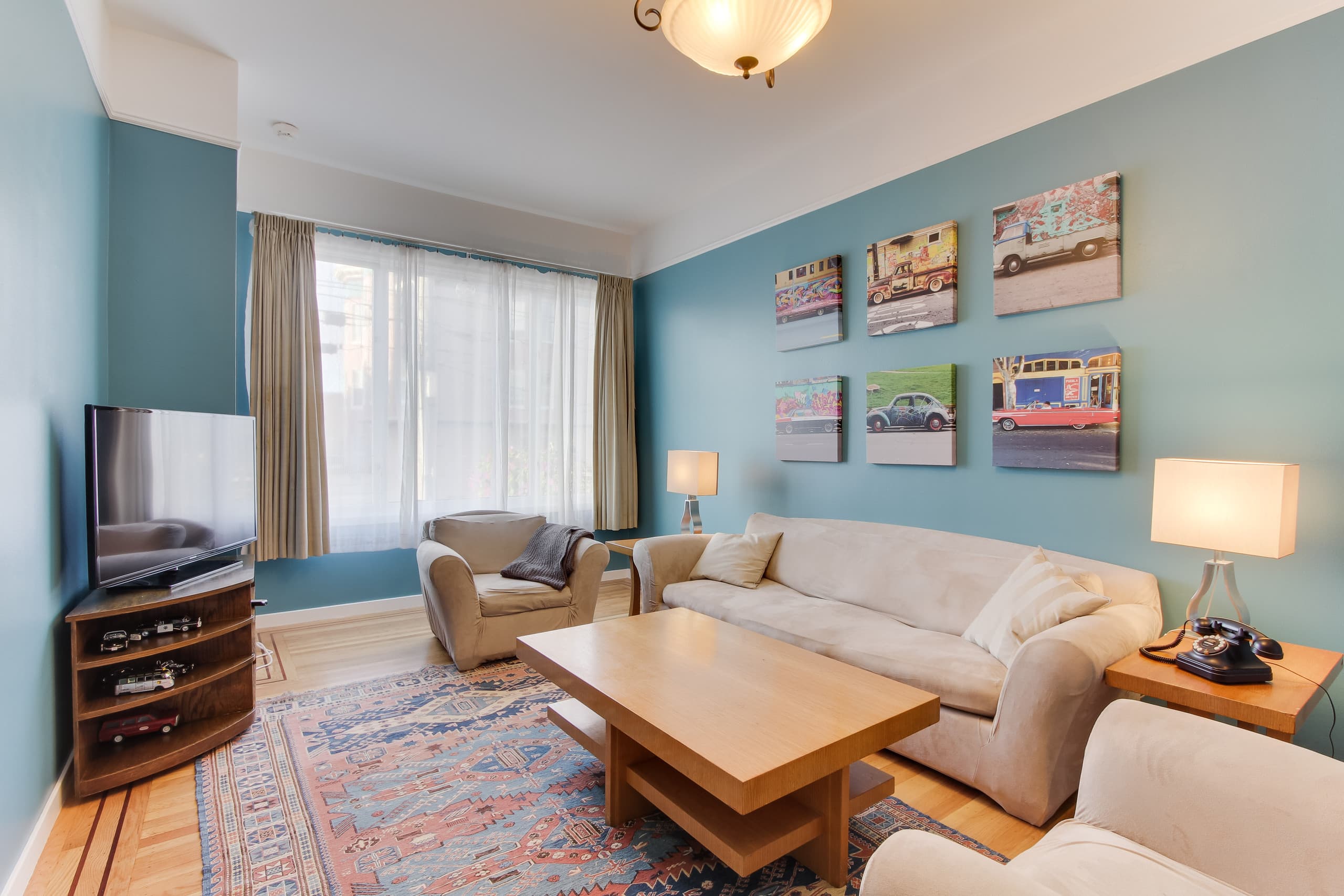 Home in San Francisco · ★4.86 · 3 bedrooms · 5 beds · 1.5 baths - Image 2