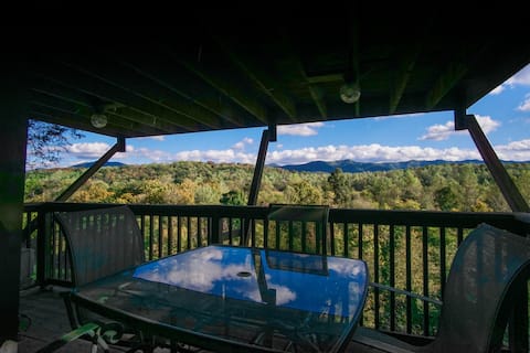 Cliffhang Cabin over the French Broad River
