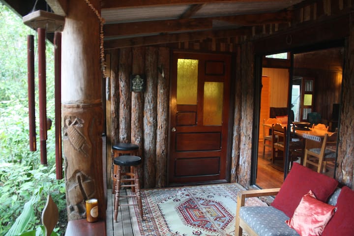 Rustic Hinterland Retreat