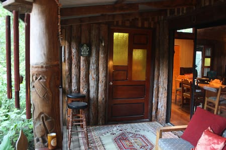 Rustic Hinterland Retreat