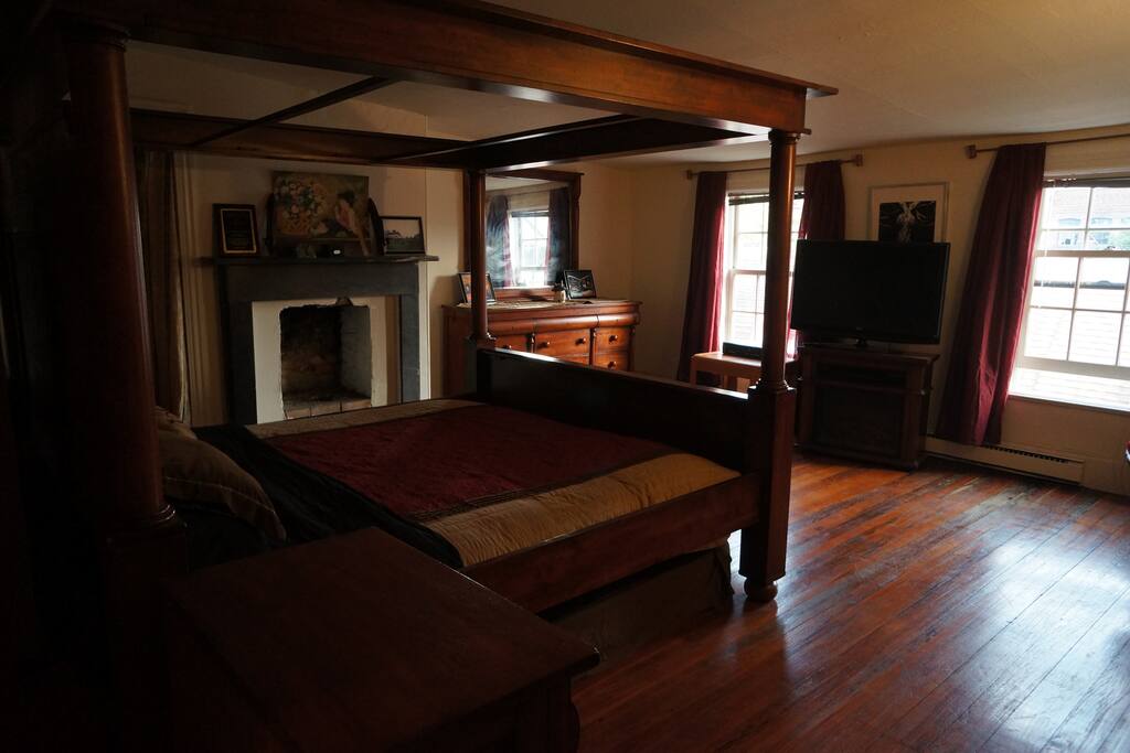 4th floor master bedroom