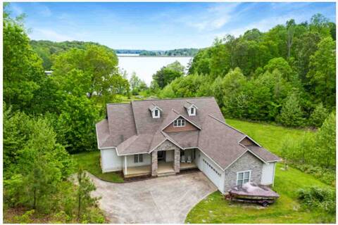 Relaxing & Spacious waterfront home Barkley Lake