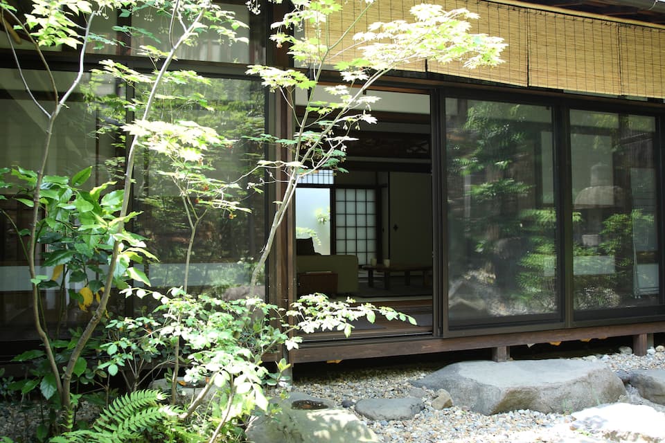 A 150-year-old machiya with a manicured garden, Kyoto, Kyoto Prefecture, Japan, photo 4 of 10