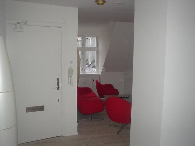 Penthouse with private rooftop gallery image 5