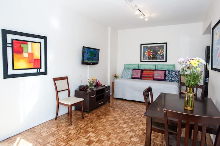 客厅餐厅的另一个角度。