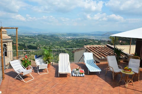 Proprietà Airbnb di successo: In the historic center, terraces and unique views a Perugia