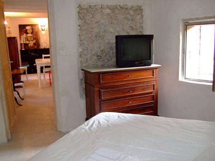 the 2nd bedroom