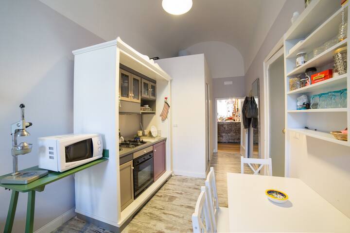 The Bellini House by House In Naples – Room 6 gallery image 4