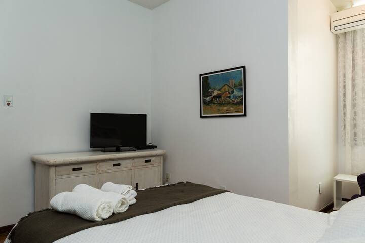 Copacabana: Flat 1 block from beach gallery image 3