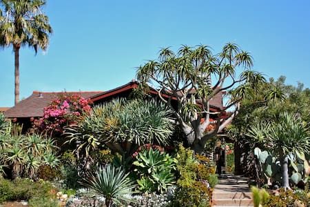 MIKE'S PLACE - A PRIVATE  COTTAGE