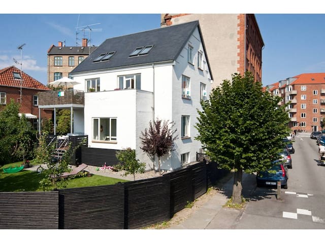 Large penthouse near center of CPH gallery image 2