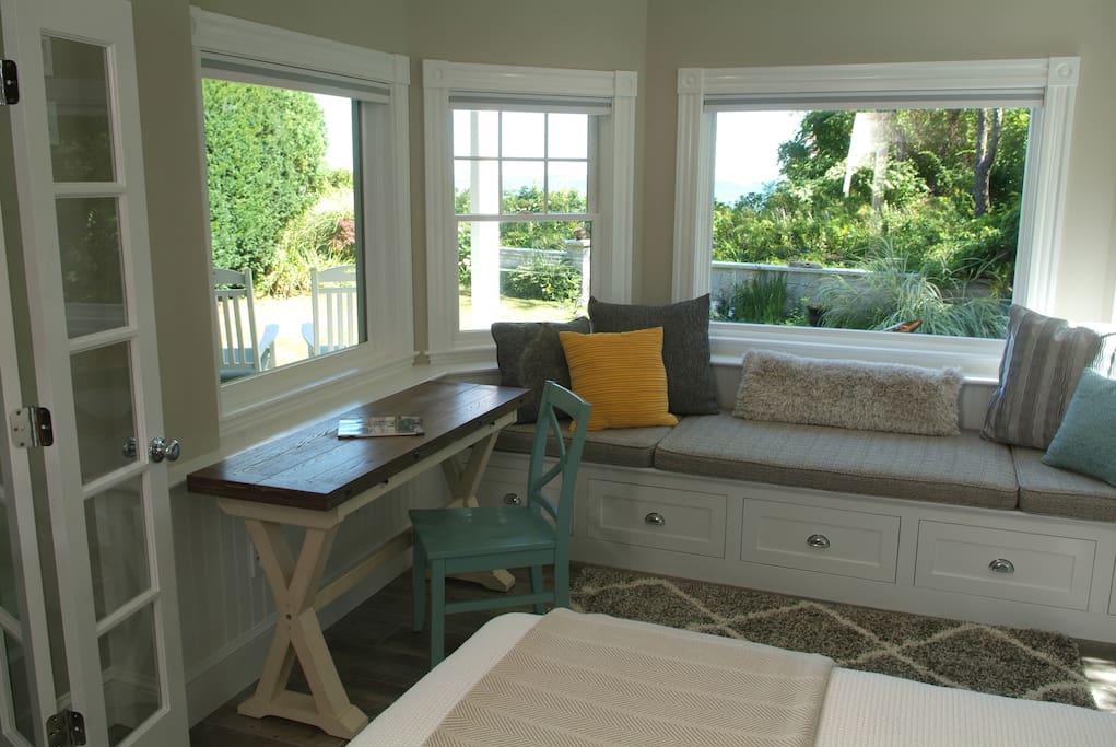 Work space/relaxing bench