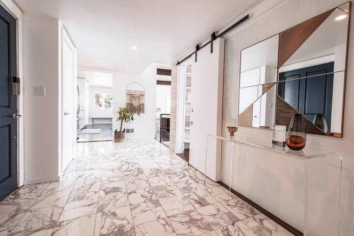 Heart of WeHo Estate w/ Magnificent Views gallery image 2