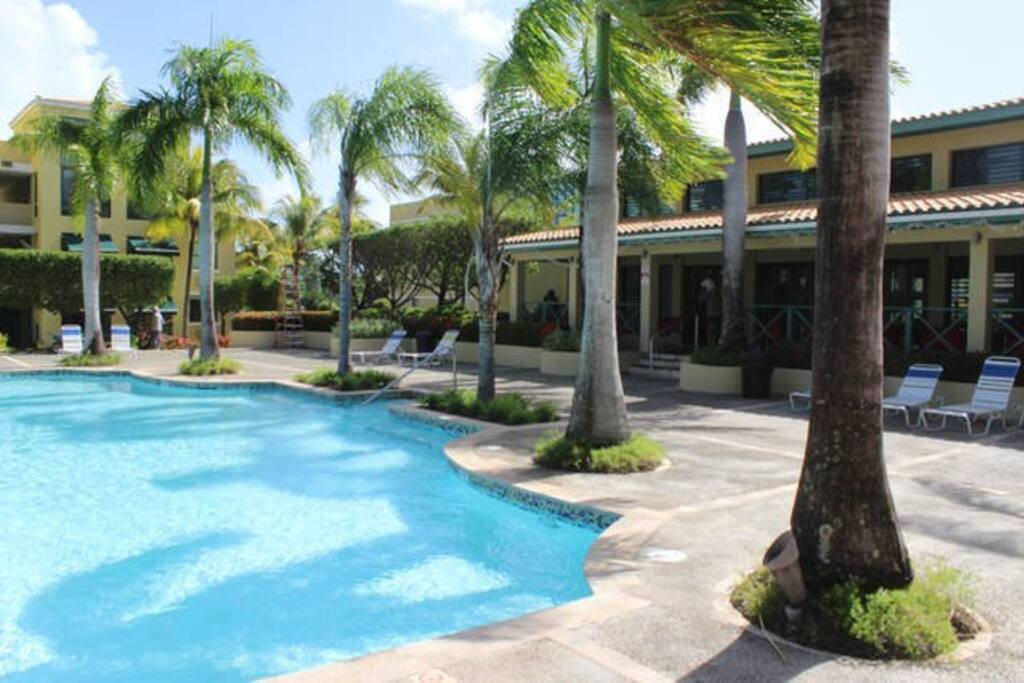 Clubhouse with air condition, free wifi and infinity pool.