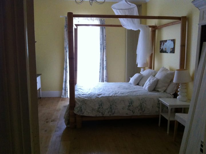 'Bamboo' Bedroom - No 5