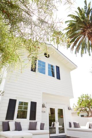 Venice Walk Street Modern 2BR House gallery image 3