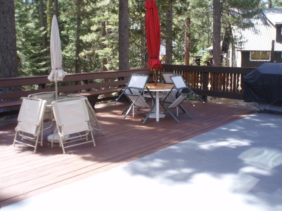 Spacious deck with propane grill