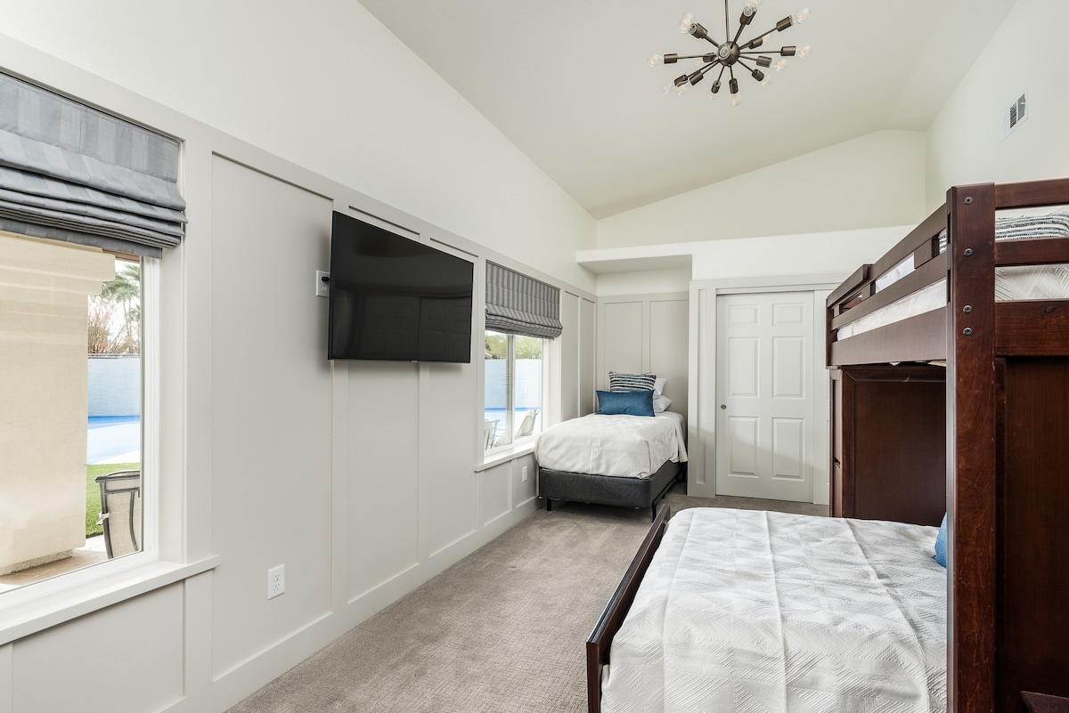 [Dormitor 2] Un geamăn peste pat dublu și un pat dublu