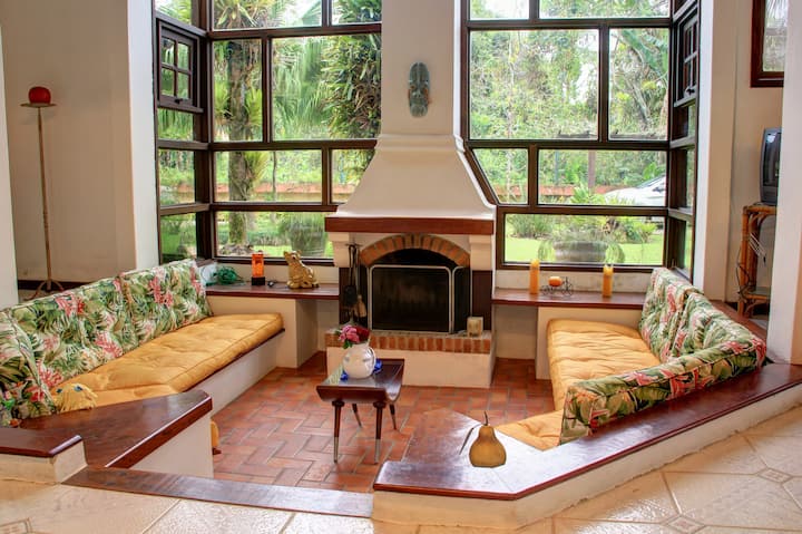 камина, много уютна