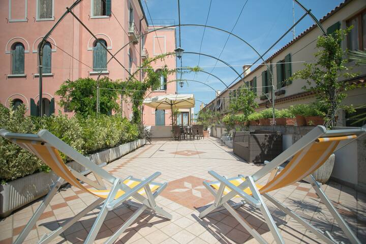 BARBARIA huge TERRACE in Castello! gallery image 3