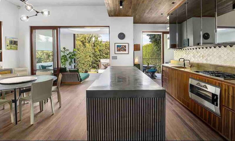 Hotel Luxury Designed House Bronte’s Best Street gallery image 3