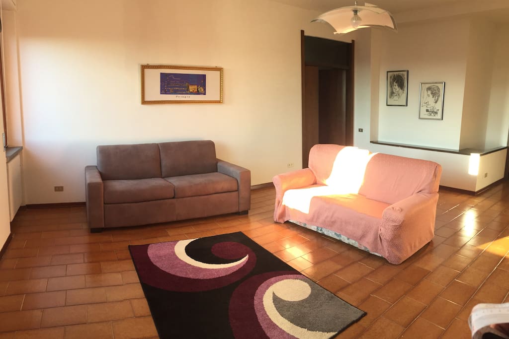 Spacious living room