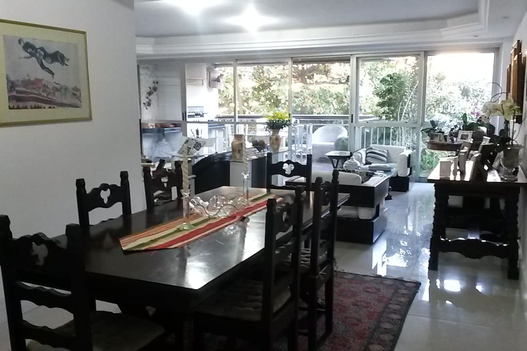 Sala de Jantar - mesa com 10 cadeiras
