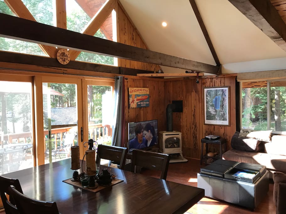 16' vaulted ceiling in great room area has feel of sitting in the trees