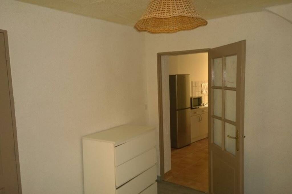 CHAMBRE DOUBLE DONNANT SUR COUR INTÉRIEURE