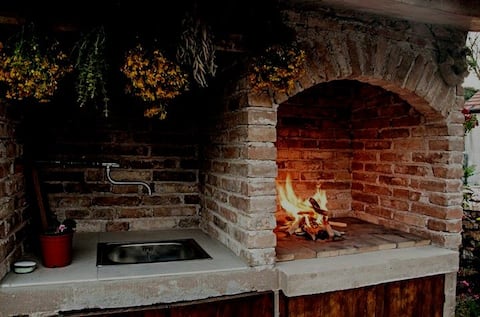 Top performing Airbnb: Romantic, charming apartment suitable for family in Zlarin