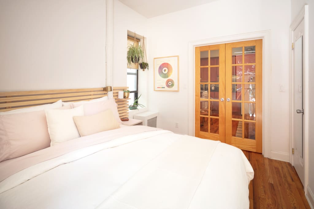 Brand new queen sized bed , soft sheets, and a feather duvet for your happy slumber. Large closet with hangers/iron/ironing board provided. Air conditioning for a nice cool sleep.