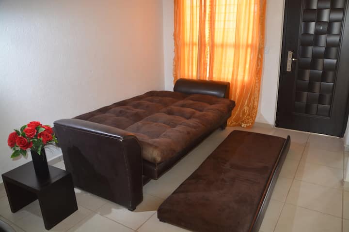 Გასაშლელი დივანი (1 სრული  + 1 ორადგილიანი ) /Matrimonial e ინდივიდუალური. 