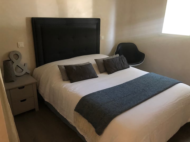 Chambre 3 nord. Lit double 