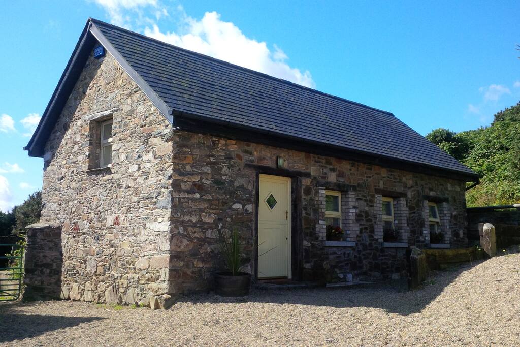 Tara Hill Lodge side gate leading to private terrace