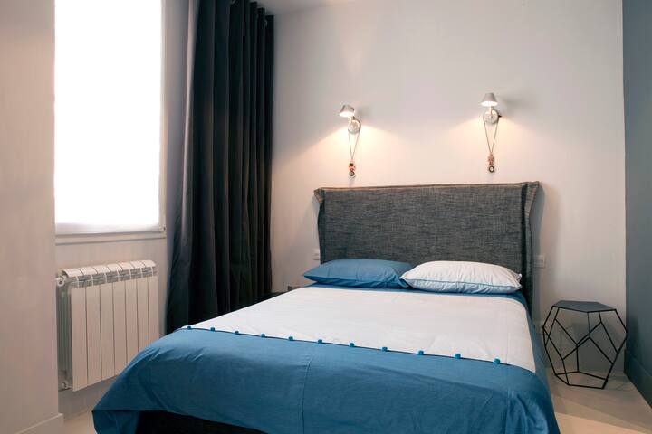 غرفة نوم.
Chambre.