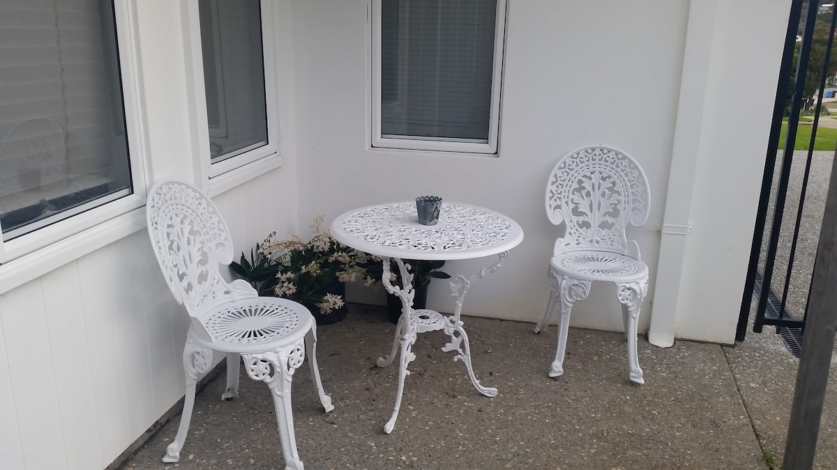 加大双人床卧室。独立露台。