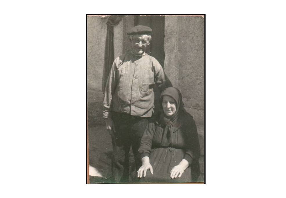 Mis bisabuelos, María y José, quienes construyeron la casa
.
My great-grandparents, María y José, who built the house
<3