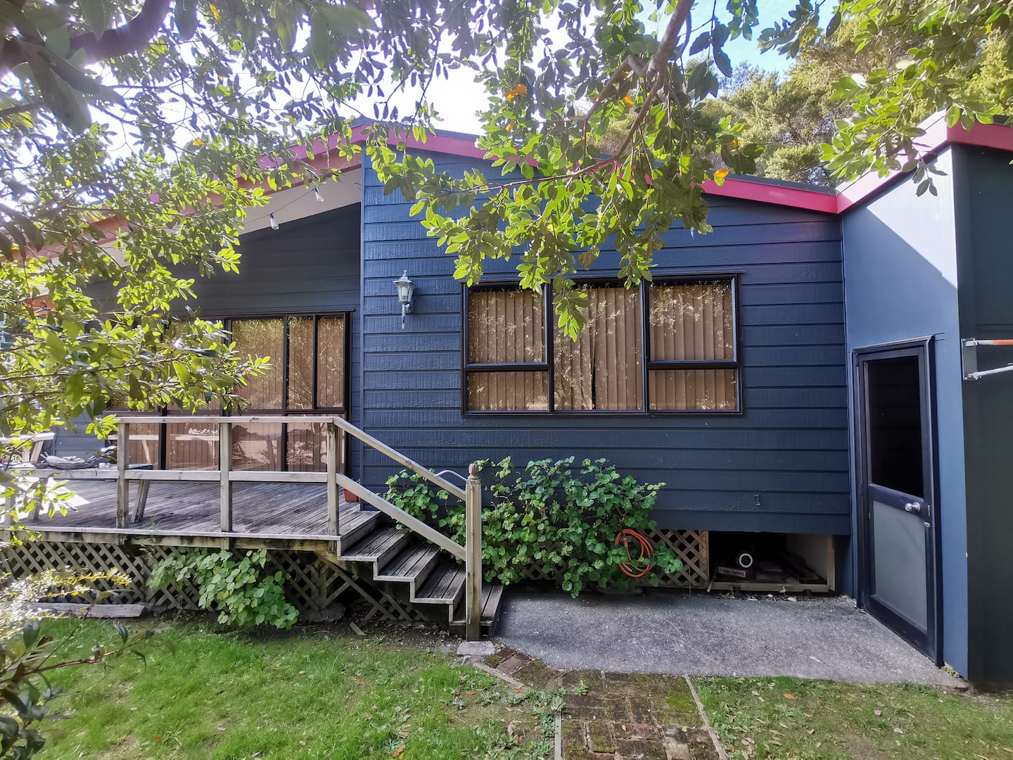 Kōtuku Cottage - Spacious Seclusion By The Water 1
