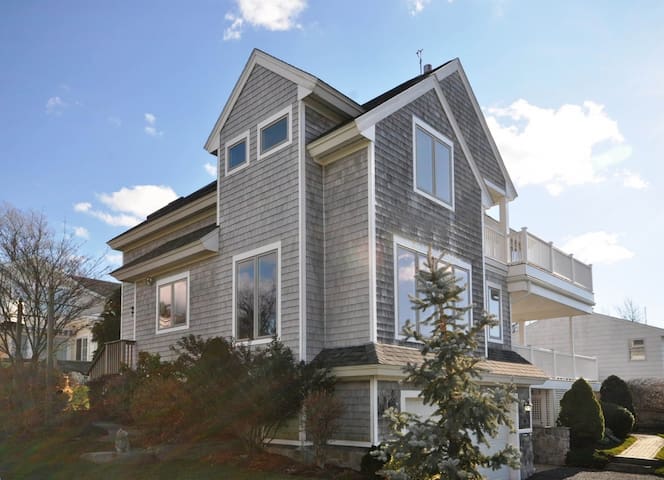 Luxurious Private Beach House gallery image 2