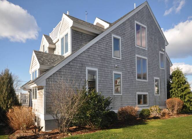 Luxurious Private Beach House gallery image 3