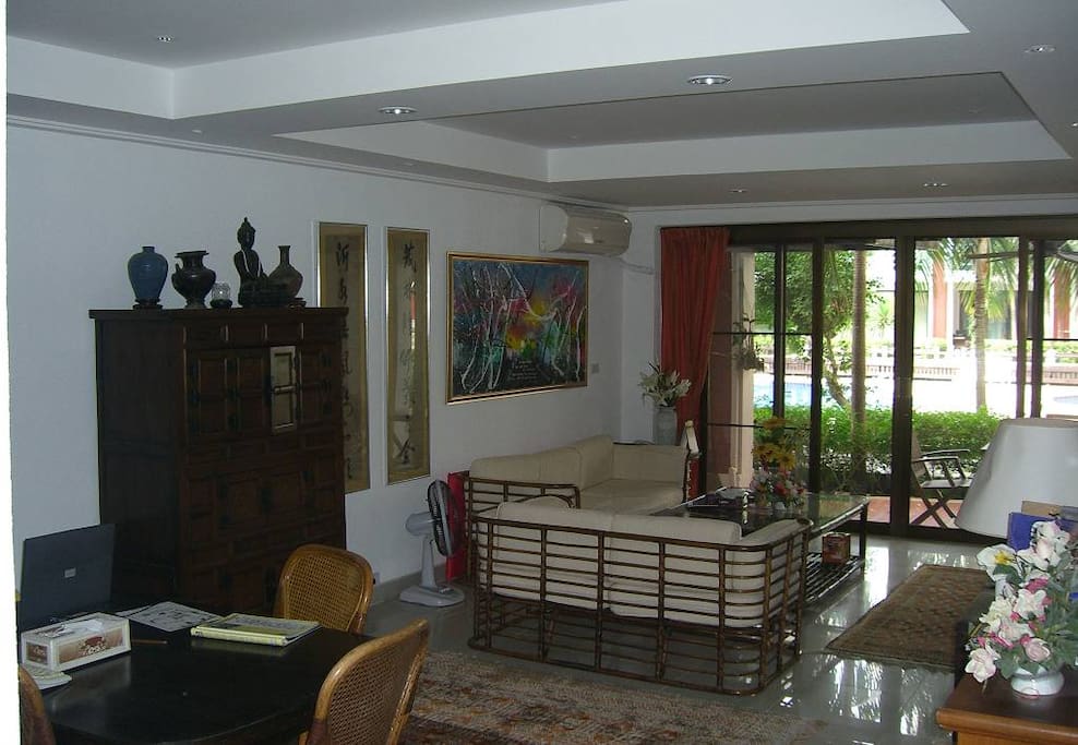 Living room looking on the pool
