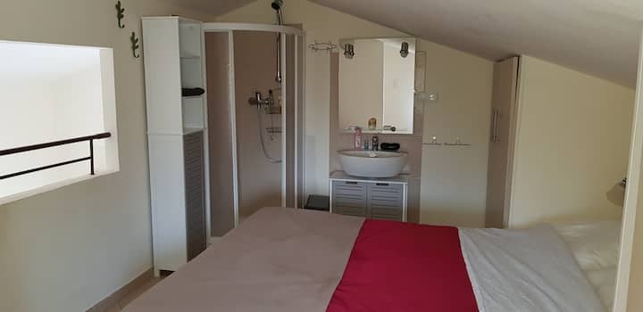 mezonetová spálňa