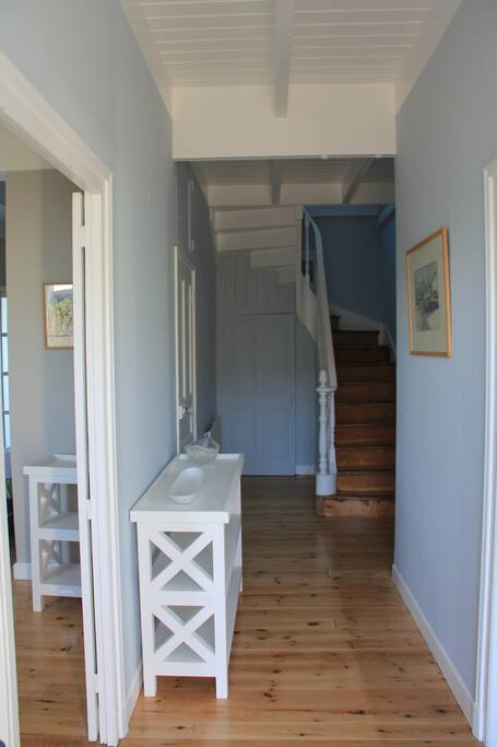 Bienvenue à LA MAISON DU LOC'H. Voici l'entrée.