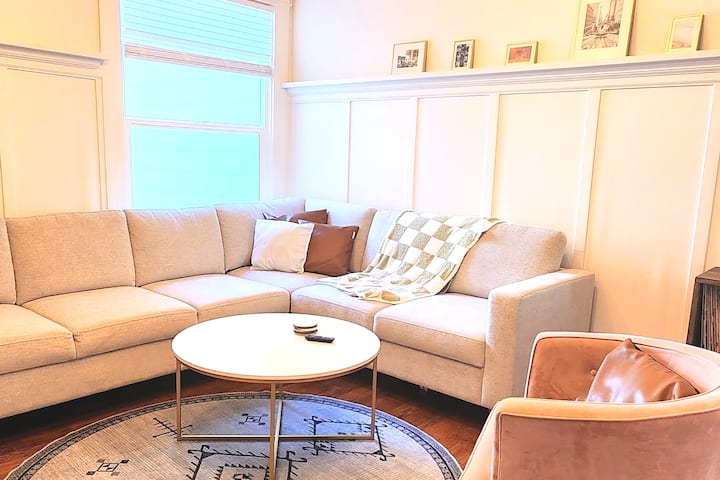 Sunny Full Floor 3 Bedroom Mission Dolores Flat